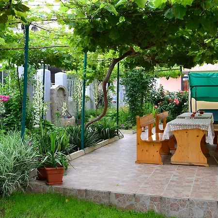 Tangra Guest house